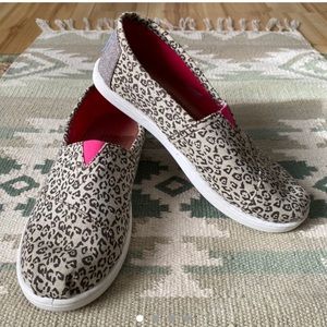 Leopard print Tom’s